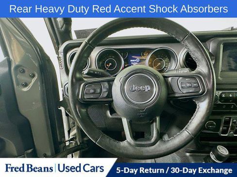 Certified 2022 Jeep Gladiator Sport AWD/4WD image 13
