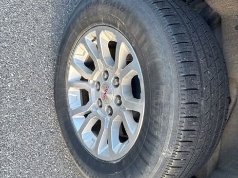 Used 2018 GMC Yukon XL SLT image 8