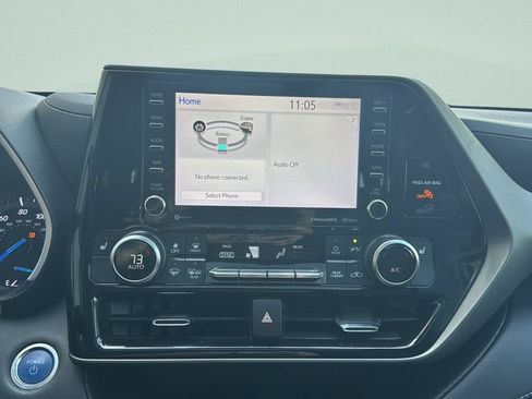 Used 2021 Toyota Highlander XLE FWD image 12