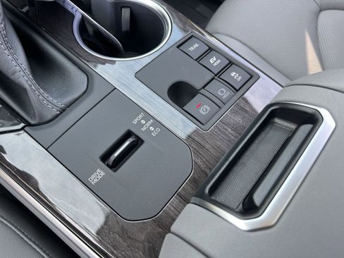 New 2026 Toyota Highlander Limited AWD/4WD image 24