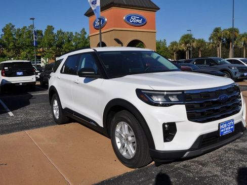 New 2025 Ford Explorer Active w/ Active Comfort Package image 7