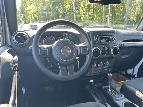 Used 2018 Jeep Wrangler Unlimited Sport S AWD/4WD image 25