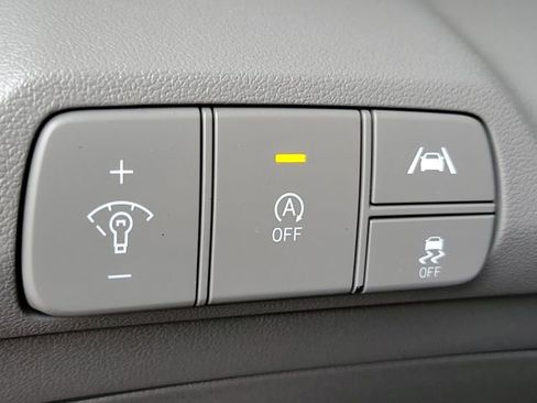 Used 2022 Hyundai Elantra SE FWD image 18