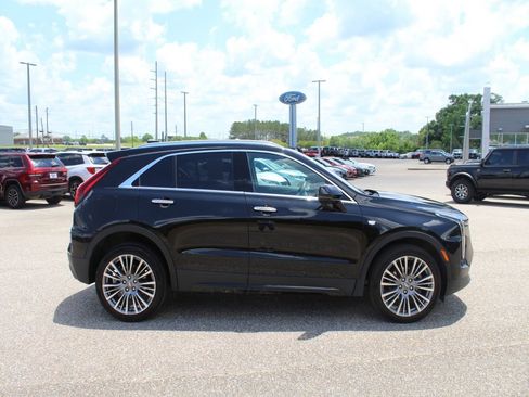 Used 2024 Cadillac XT4 Premium Luxury AWD/4WD image 5