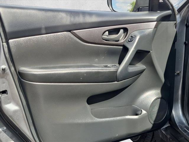 Used 2020 Nissan Rogue S FWD image 11