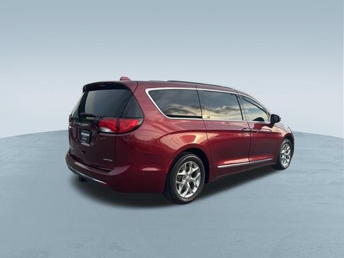 Used 2017 Chrysler Pacifica Limited FWD image 8