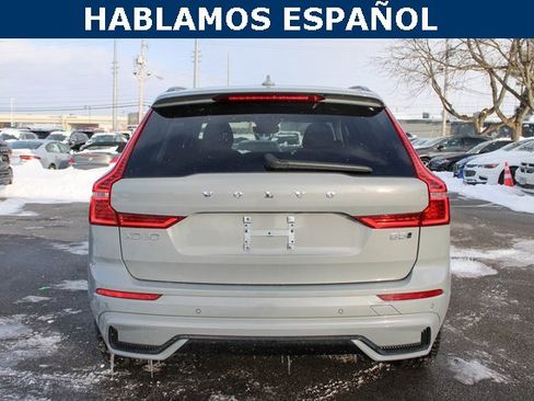 Used 2025 Volvo XC60 B5 Plus image 4