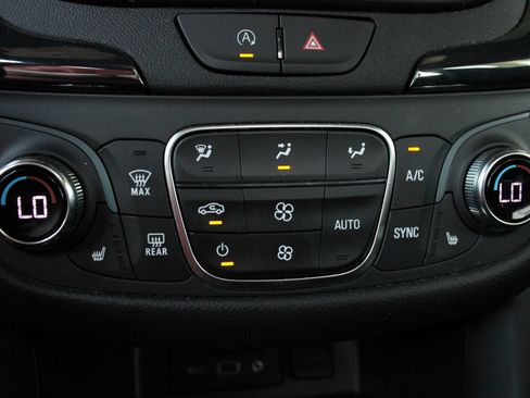 Used 2024 Chevrolet Equinox RS FWD image 44
