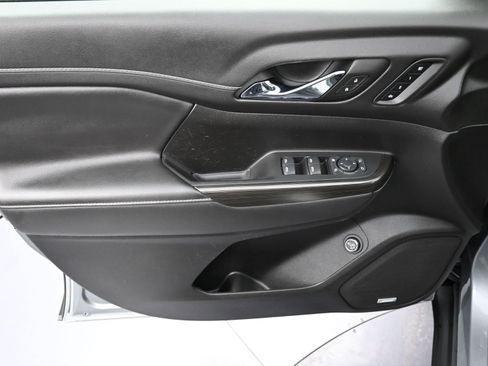 Used 2023 GMC Acadia SLT w/ Technology Package image 25