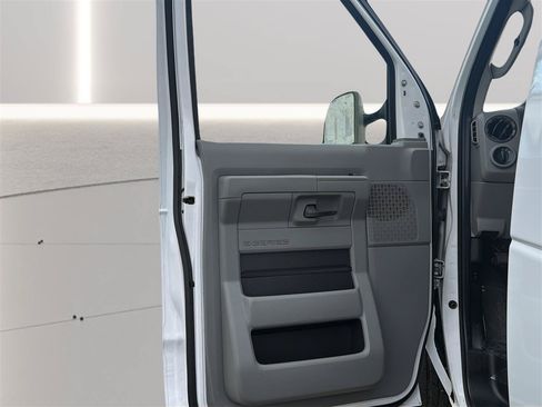 Used 2010 Ford E-350 and Econoline 350 XL RWD image 14