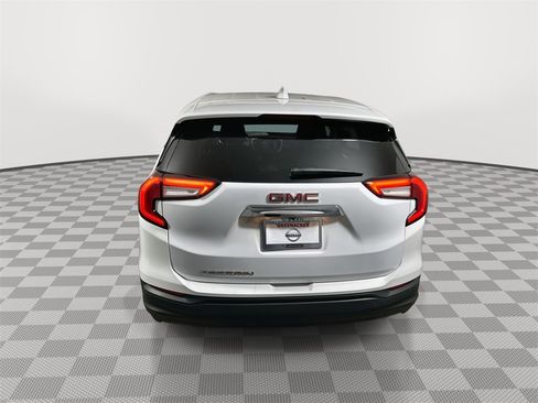 Used 2024 GMC Terrain SLE image 7