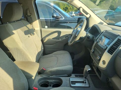 Used 2017 Nissan Frontier SV image 5