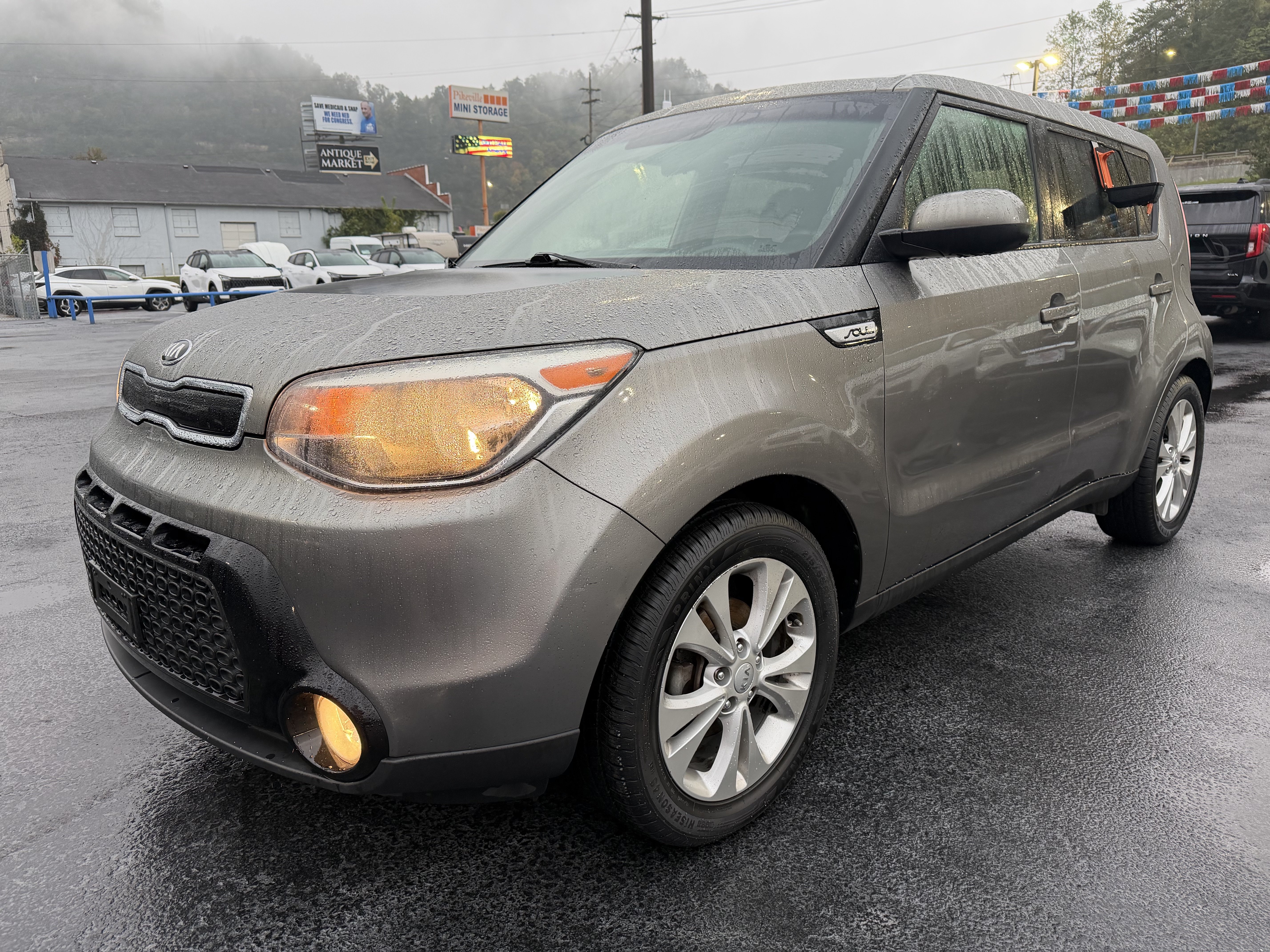 Used 2016 Kia Soul + FWD image 3
