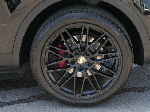 Used 2019 Porsche Cayenne w/ Premium Package AWD/4WD image 10