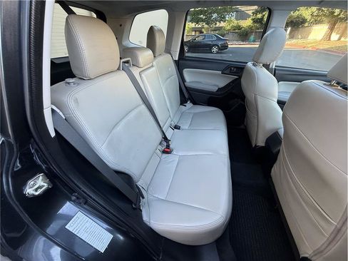 Used 2017 Subaru Forester 2.5i Premium w/ All-Weather Package AWD/4WD image 18