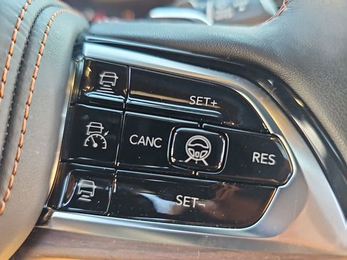 Certified 2022 Jeep Grand Cherokee Summit w/ Adv Protech Group IV image 17