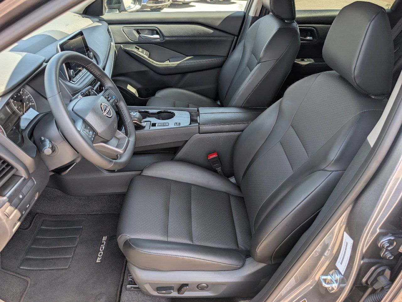 Used 2026 Nissan Rogue Dark Armor FWD image 2