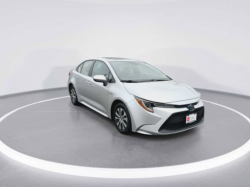 Used 2020 Toyota Corolla LE image 2