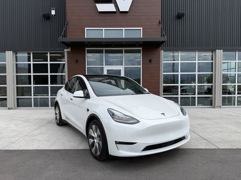 Used 2021 Tesla Model Y Long Range AWD/4WD image 2