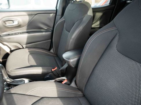 Used 2016 Jeep Renegade 75th Anniversary image 9