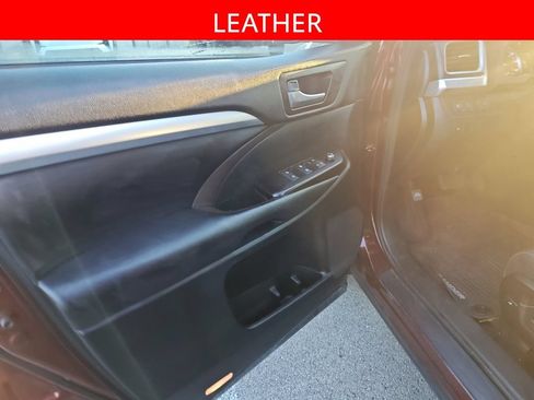 Used 2017 Toyota Highlander XLE AWD/4WD image 5