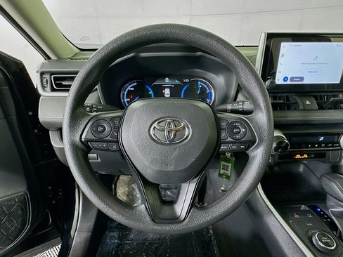 Used 2025 Toyota RAV4 LE AWD/4WD image 15