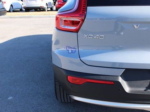 Used 2025 Volvo XC40 B5 Plus image 46