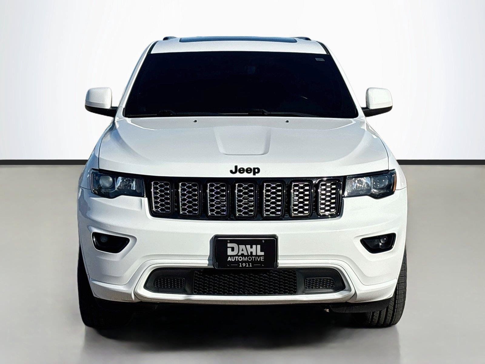Used 2019 Jeep Grand Cherokee Altitude AWD/4WD image 3