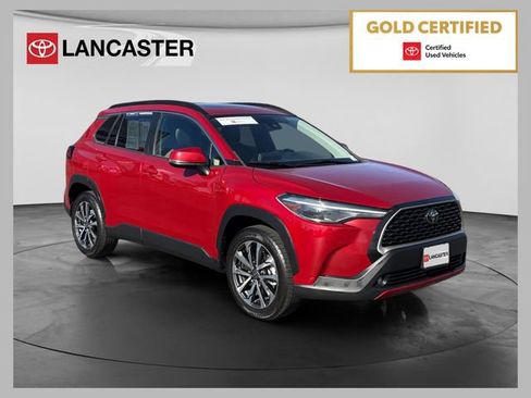 Used 2022 Toyota Corolla Cross XLE w/ Convenience Package FWD image 1