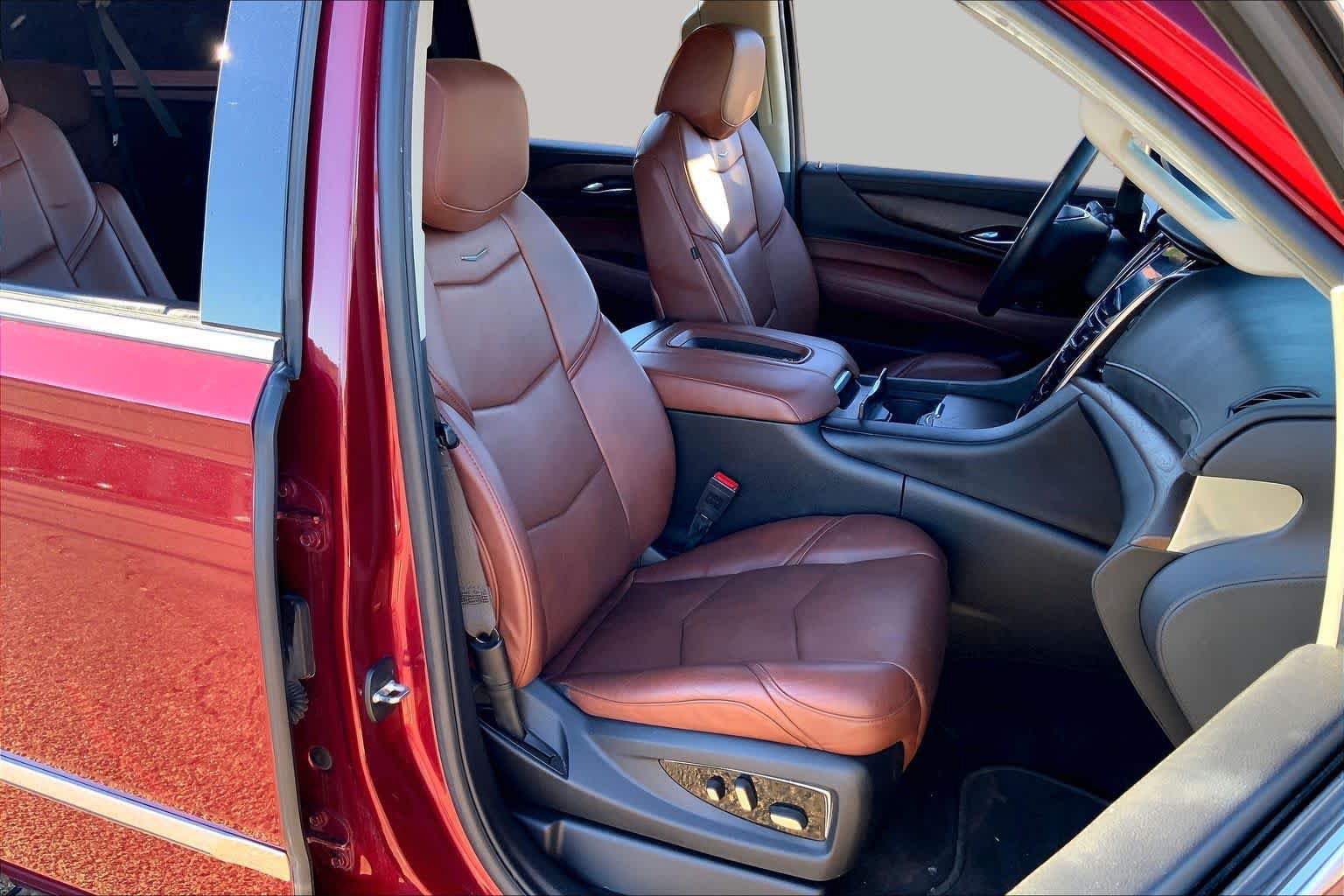 Used 2018 Cadillac Escalade ESV Premium Luxury w/ LPO, Radiant Package AWD/4WD image 8