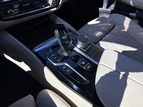 Certified 2023 BMW 530e xDrive w/ Premium Package image 26