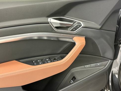 Used 2022 Audi e-tron Premium w/ Convenience Plus Package image 14