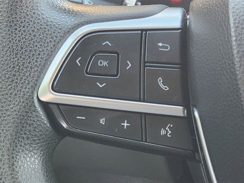 Used 2020 Toyota Highlander L image 26