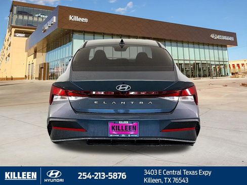 Used 2025 Hyundai Elantra SE w/ Cargo Package FWD image 7