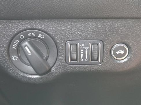 Used 2023 Dodge Challenger R/T RWD image 9