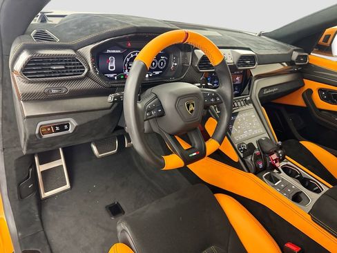 Used 2023 Lamborghini Urus Performante AWD/4WD image 9