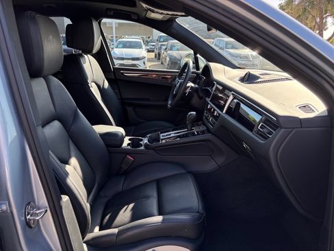 Used 2025 Porsche Macan AWD/4WD image 17