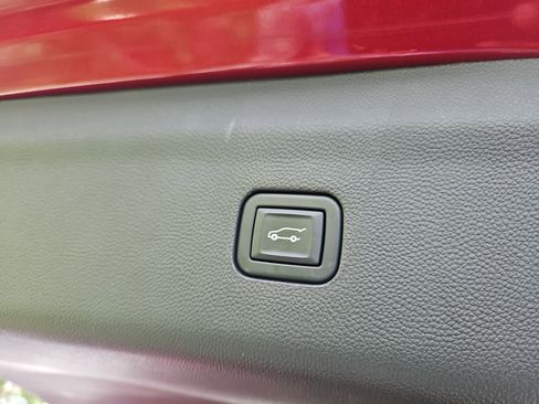 Used 2021 Buick Enclave Essence image 6