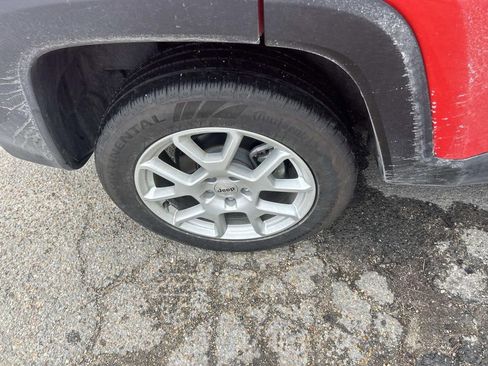 Used 2023 Jeep Renegade Latitude image 12