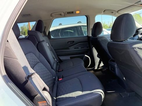 Used 2024 Nissan Pathfinder SV FWD image 16