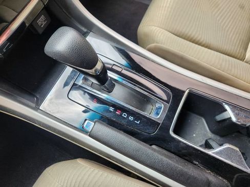 Used 2016 Honda Accord LX image 19