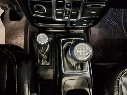 Used 2022 Jeep Wrangler Unlimited Sahara image 24