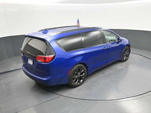 Used 2019 Chrysler Pacifica Touring-L Plus w/ Advanced Safetytec Group FWD image 35