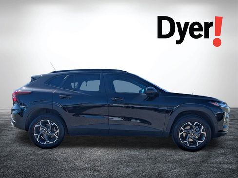 Certified 2025 Chevrolet Trax LT w/ Driver Confidence Package image 3