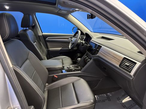 Used 2023 Volkswagen Atlas SEL AWD/4WD image 25