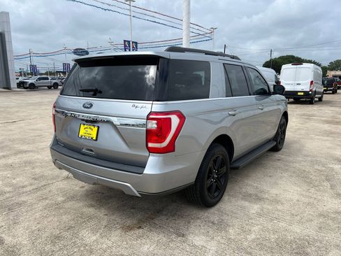 Used 2021 Ford Expedition XLT RWD image 3