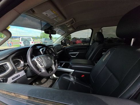Used 2019 Nissan Titan PRO-4X w/ Pro-4x Convenience Package AWD/4WD image 9