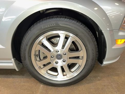 Used 2005 Ford Mustang GT RWD image 98