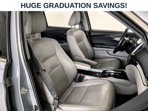 Used 2017 Honda Pilot Touring image 8