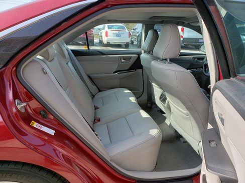 Used 2015 Toyota Camry XLE w/ Moonroof Package image 16